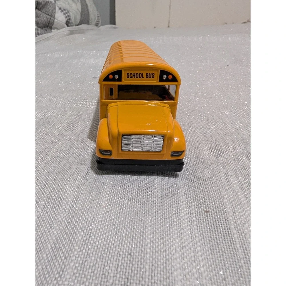 Yellow School Bus 8.5